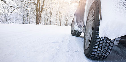 Sur la neige, quel système est le meilleur : transmission 4 X 4, ou simples  pneus hiver ?